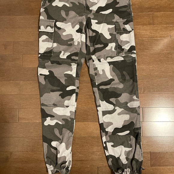 Michael Michael Kors Camouflage Cargo Pants - Picture 2 of 7